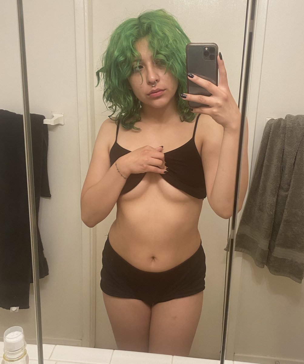 dumbtat's tweet photo. Bed head. https://t.co/xskFiSHege