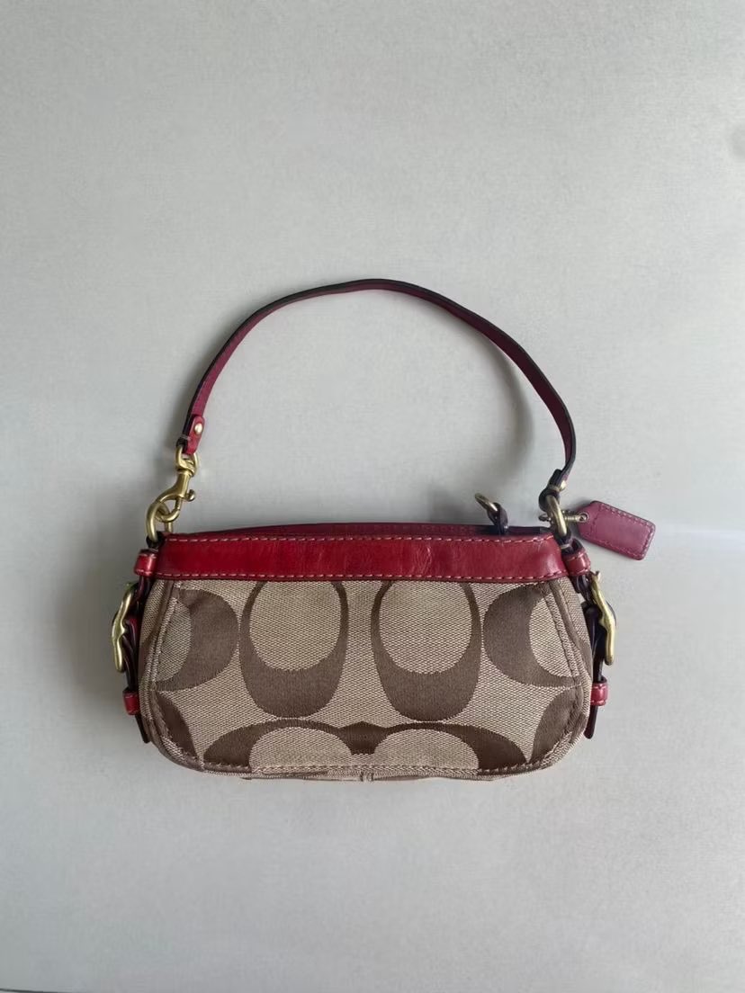 lifetroublee's tweet image. Preloved vintage bag coach. Sumpah kyut sekali tasnya💘 aku jual 950rb aja belum pernah dipake karna baru sampe ternyata buat aku kekecilan🥹 mungkin ada yg suka tas mini yuk diangkut. Detail dm

#preloved #prelovedtas #prelovedbag #coach