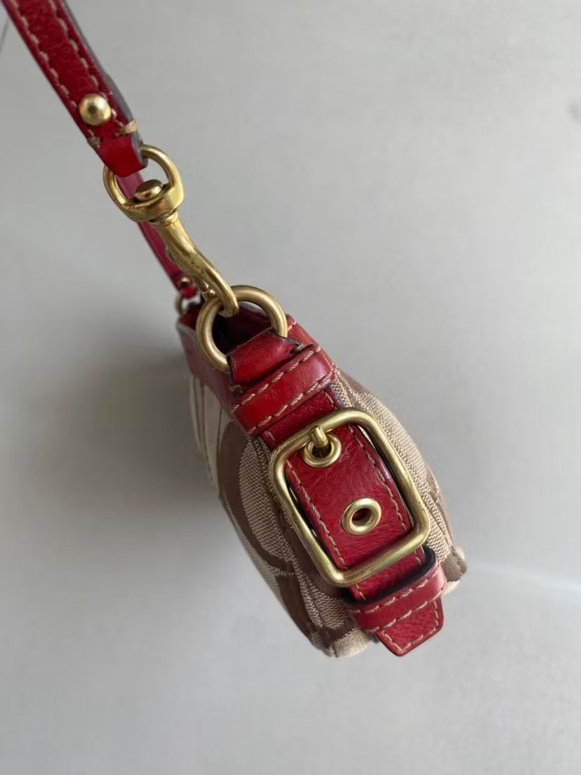 lifetroublee's tweet image. Preloved vintage bag coach. Sumpah kyut sekali tasnya💘 aku jual 950rb aja belum pernah dipake karna baru sampe ternyata buat aku kekecilan🥹 mungkin ada yg suka tas mini yuk diangkut. Detail dm

#preloved #prelovedtas #prelovedbag #coach