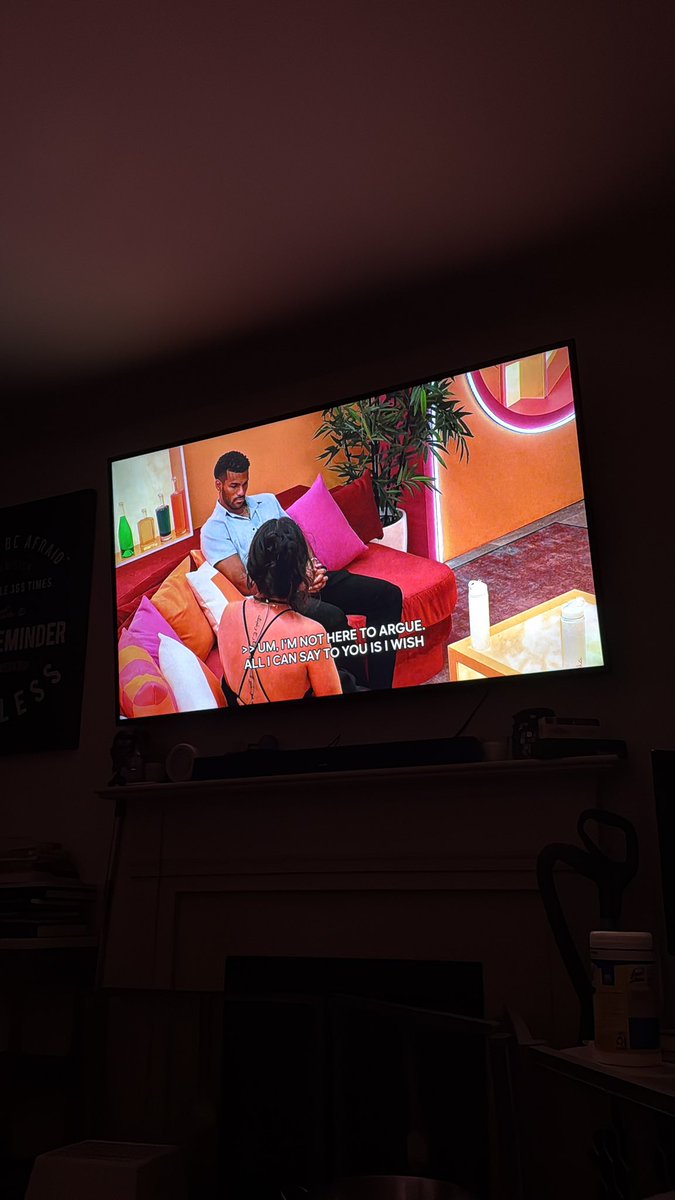 VenizzioV's tweet photo. WTF AM I WATCHING #LoveIslandUSA 
Get this bitch off my screen bro https://t.co/ckMki9Cnp5