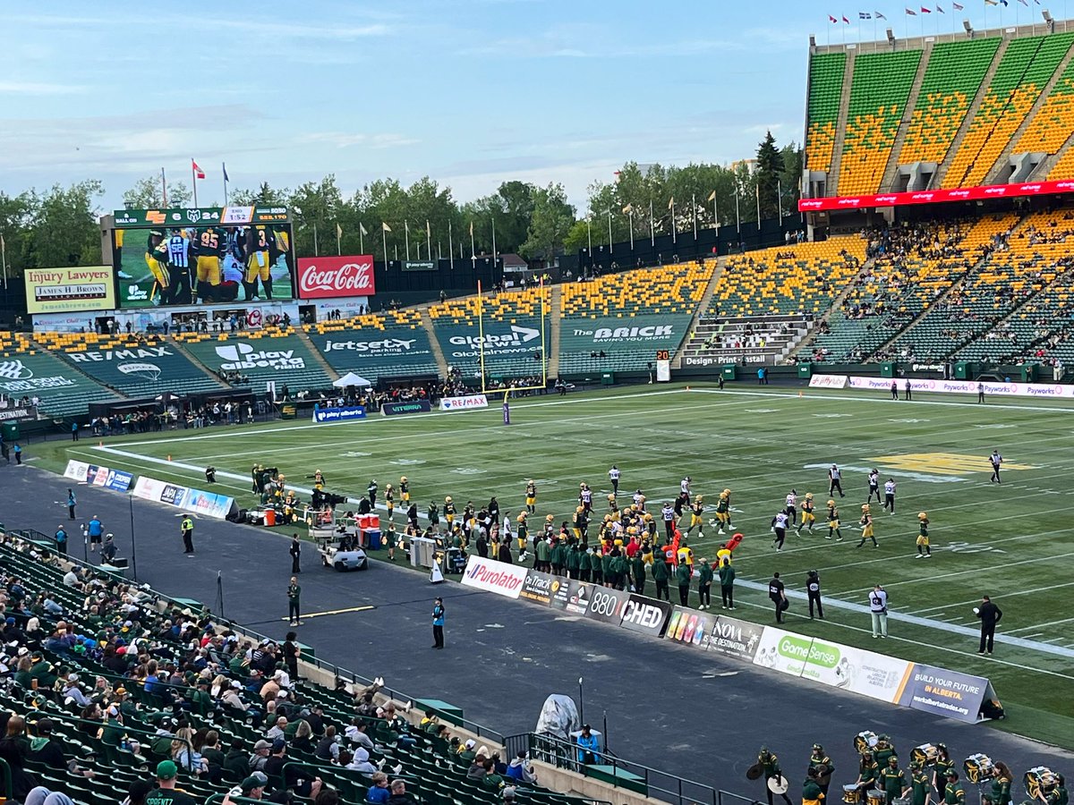 The only thing that looks the same is that the #Elks defence is getting torn apart by the #Alouettes &amp; the offence is not much better.
Special teams have been ok.
24-6 with 2mins left in the first half.
Need to get some wins to bring people to the stadium.