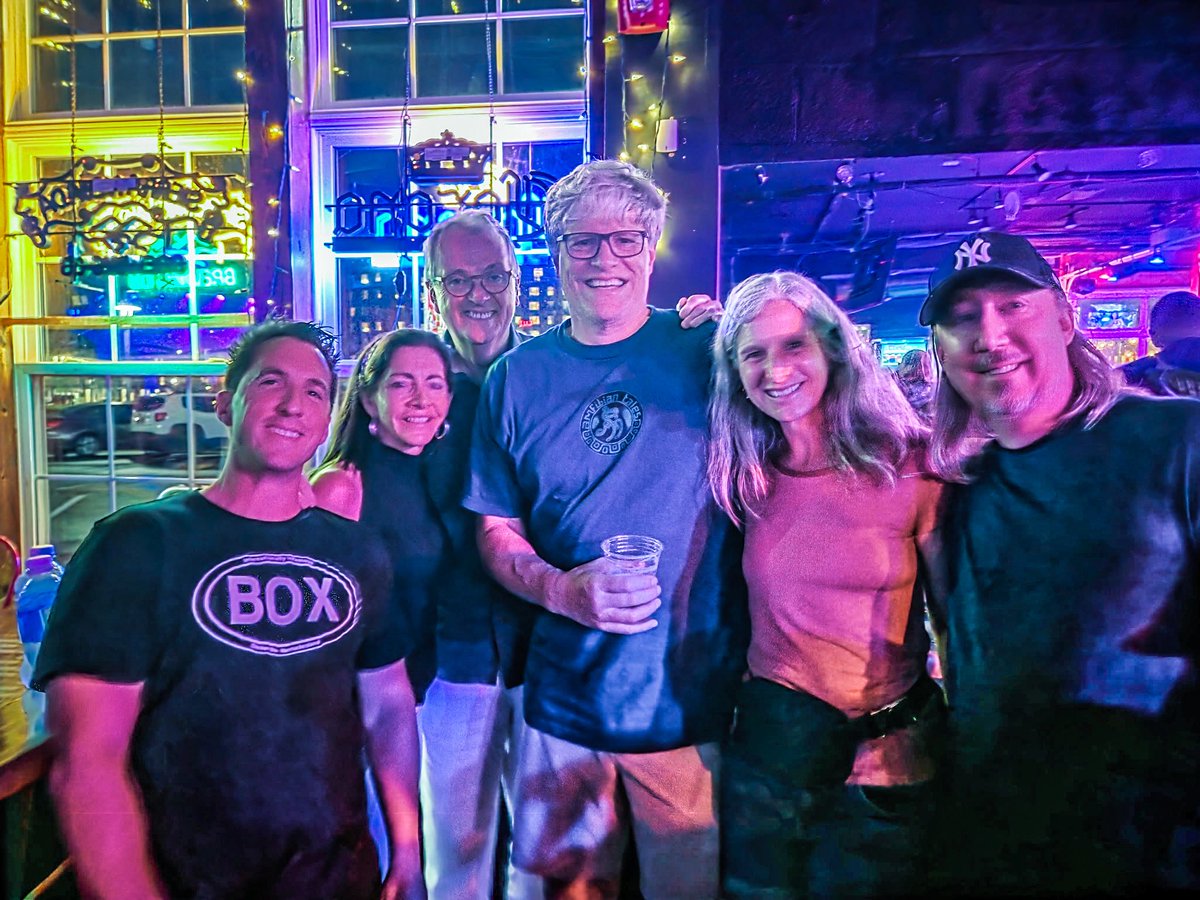 Hanging with <a href="/GovMurphy/">Governor Phil Murphy</a> at the <a href="/WonderBarAP/">Wonder Bar</a> at the Delicate Steve show