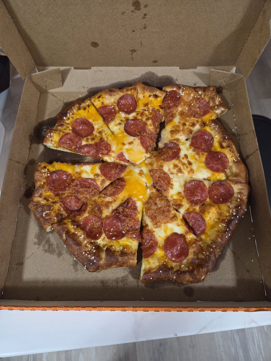 Tiffany51397's tweet photo. @littlecaesars These slices don't even look like they're from the same pizza. How did they manage this?? I'm not mad, I'm kinda impressed 😂😂 https://t.co/3I8Bm8Jc2E