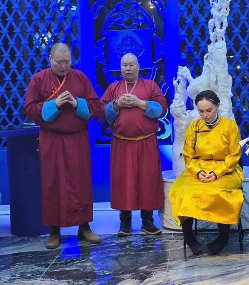 Нүгэл ихтийн сүсэг их
Сэрэл ихтийн нүцгэн их гэшш 😝😝😝

Хяхя