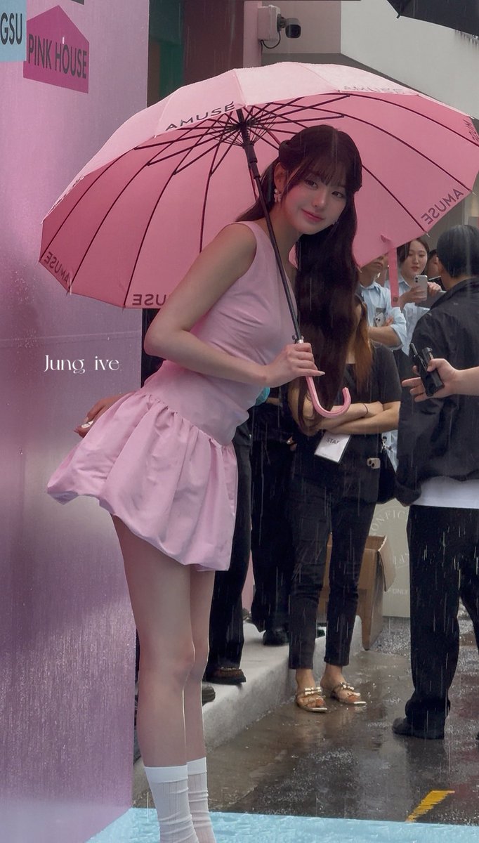 Jung_1732's tweet photo. 250620 | 성수 Amuse

완전 공주잖아~🎀💕😭
#아이브 #IVE #장원영 #JANGWONYOUNG #원영 #WONYOUNG #ウォニョン https://t.co/DujBBma1ol