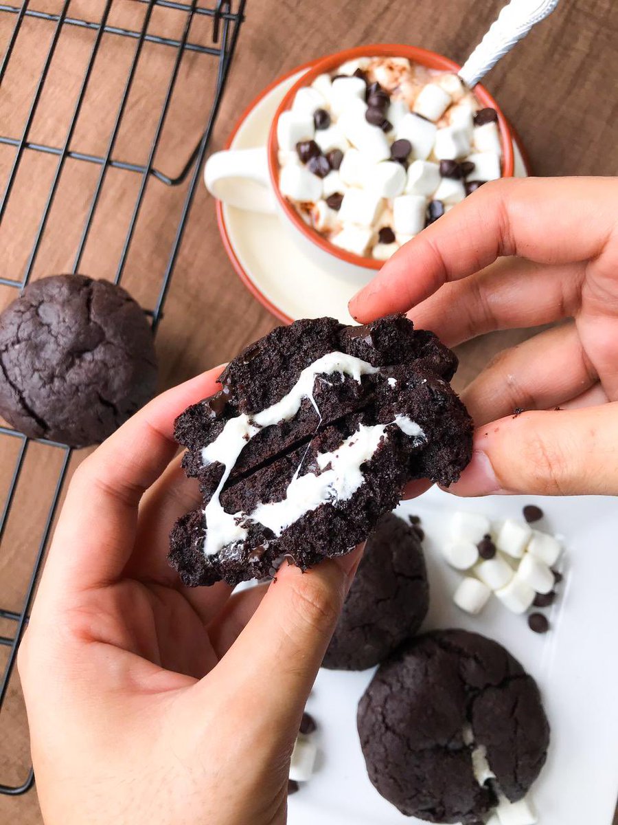 dyadyedyo's tweet photo. @rrizkikiki Nii kaakk buat warga bekasi dan sekitarnya (tapi bisa juga dikirim ke seluruh Indonesia) ada soft cookies namanya Cookiegom!!! Selalu fresh from the oven dan cukup tahan lama tanpa bahan pengawet, bahannya in sya Allah terjamin😍💚 bisa cek ig kita dii https://t.co/Yd4AkI4oLg https://t.co/SignkHILEA