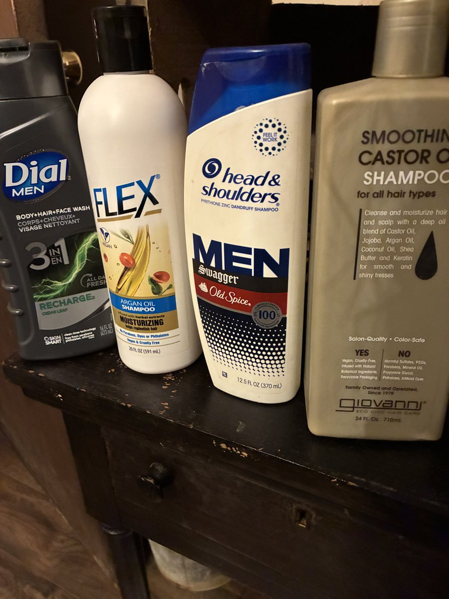 You can tell the cabin host is a dude with no feminine input.

Four bottles of shampoo provided, including a 3-in-1 hair/body/face wash. 🥴

Zero conditioner.