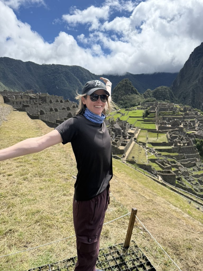 kasie's tweet image. THIS IS 40! I can’t believe I get to be 40 years old. How amazing is it to be here?! I am…so, so grateful.
After I survived a brain tumor at 36, my entire perspective changed. Sometimes that makes me feel like a walking cliche. But mostly it makes me feel … lucky? blessed?……