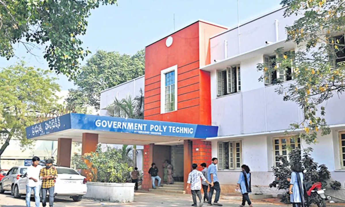 hydnewshunt's tweet image. Two new govt polytechnic colleges to open in Kesamudram and Patancheru for 2025-26. Telangana now has 59 polytechnics with 14,280 seats. 

#PolytechnicAdmissions #Telangana #GovtColleges2025

hyderabadnewshunt.com/new-polytechni…