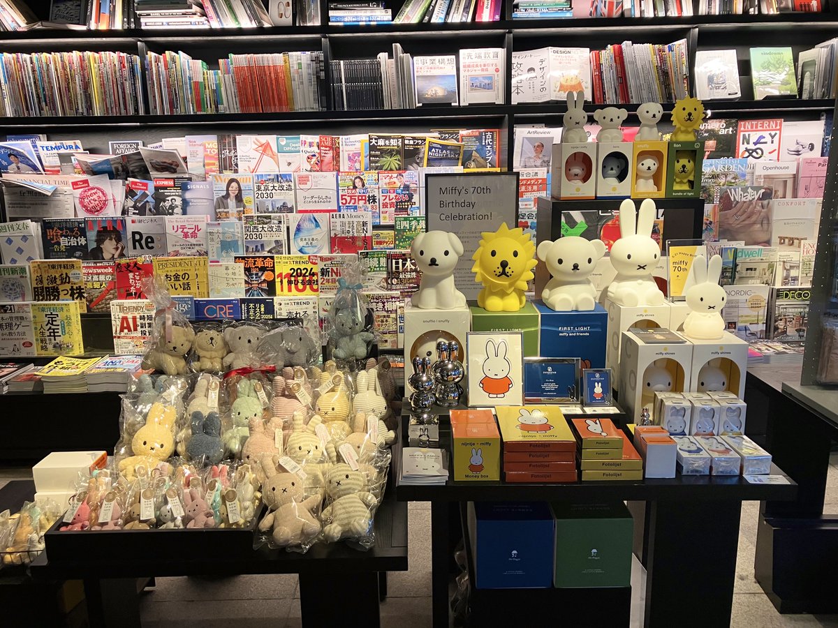 monseuil_staff's tweet photo. ミッフィーPOP UPイベント開催中!🐰
『六本木蔦屋書店』にて、BON TON TOYS / Mr. Maria / MTDay / ZILVERSTADのPOP UP SHOPが開催中です!
■ 六本木蔦屋書店
会期:2025年6月16日(月)〜7月14日(月)
営業時間:9:00 〜 23:00
#六本木蔦屋書店 #六本木ヒルズ
#bontontoys #MrMaria #MTDay #ZILVERSTAD https://t.co/X8muVu6Ncg