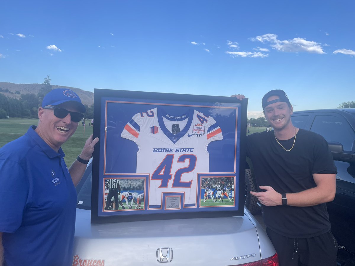 AndrewLHutton's tweet image. Drove up from So Cal to catch a @SocialD1 concert in Garden City Saturday night with @MasonHutton42. Stopped and dropped his jersey off. My what a difference ten years makes.