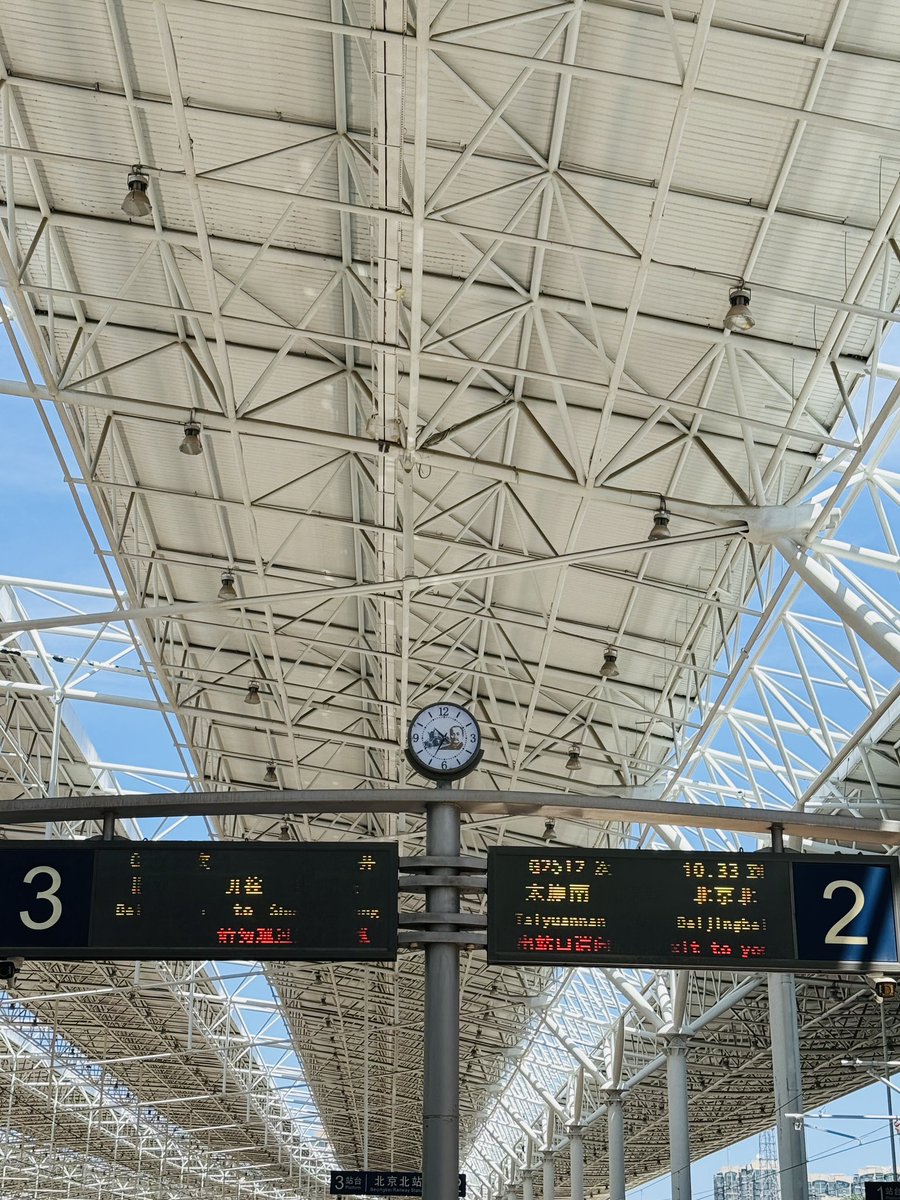 「明灭」

“邪正烦恼，同一性空。分别假相，妙心现影。譬如彼燃灯时，暗忽消灭。明生时，暗何处去？暗来时，明至何处？明暗，代谢之法。二相共是空中假变，而无真实相。故云‘邪正俱不用’。”