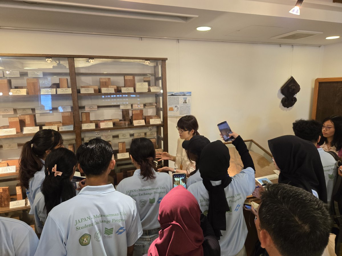 2025年6月16日にインドネシア ムラワルマン大学との学生交流事業「日本の森林を学ぶ研修ツアー」で28名が来所しました。ナノセルロース車（NCV）やセルロースナノファイバー関連施設と材鑑調査室の見学を行いました。
rish.kyoto-u.ac.jp/news/tour_2025…
#RISH #京都大学 ＃生存圏研究所