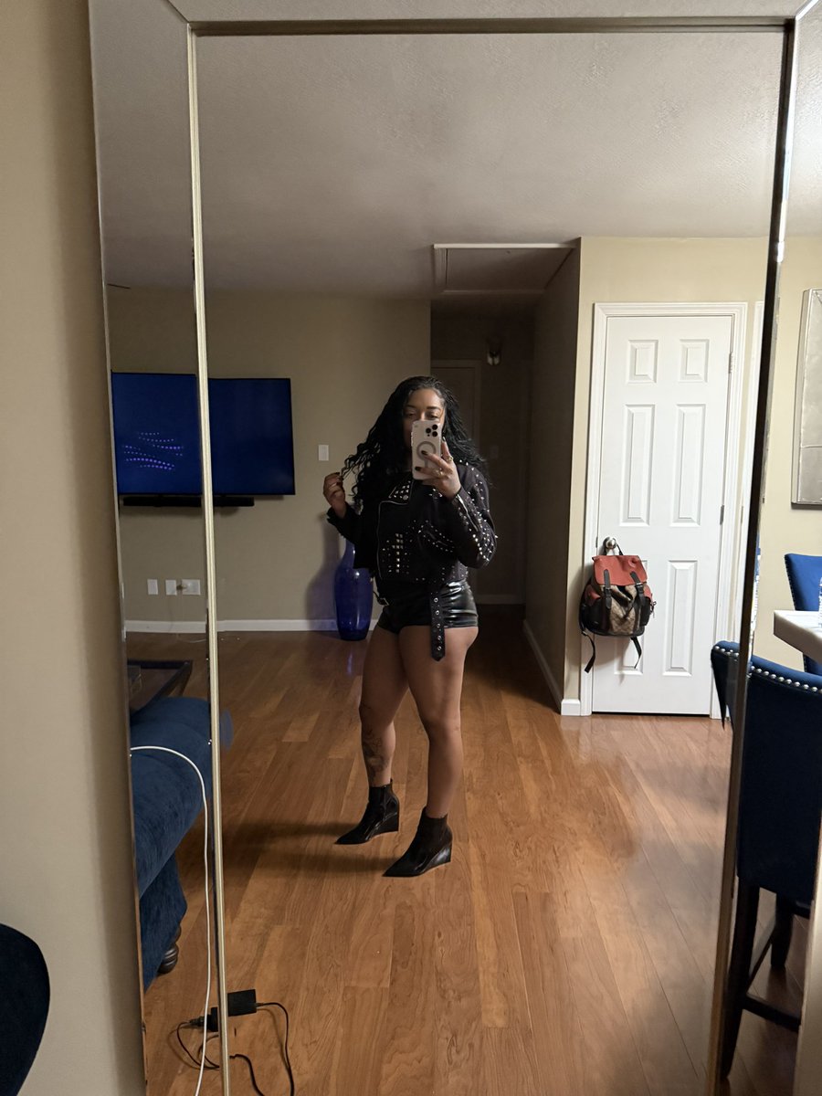 _CallMeTOR's tweet image. Little booties MATTER !