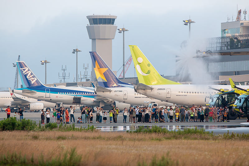 KIX_ITAMI_KOBE's tweet image. #神戸空港 ✈️夏休み特別イベント「夏休み・早朝親子滑走路ウォーク」を7/19(土)早朝に開催!✈️🌞夏の思い出に、親子で空港の魅力を体感しませんか?🌈
お申し込みは7/3(木)まで!詳しくはWEBページをチェック👇kairport.co.jp/event/2025oyak…