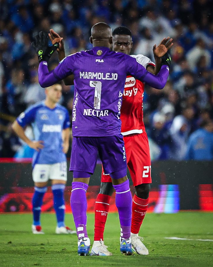 Así se celebra un gol desde el arco contrario.🧤

#UnaLigaConMásPasión #LigaBetPlayDimayor #fpc #futbolcolombiano