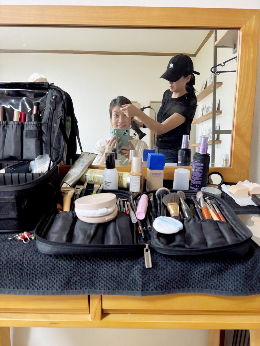 myonpa's tweet image. トークショーの振り返りもままならぬまま
翌々日から韓国にダイブ!
女優として出演
演出通訳
韓国語指導
演技指導
文字通り「もりもりマルチ」奮闘中〜
自分も芝居しながら
同時に通訳してる姿は
流石にちょっとおもしろくなって
吹き出すの巻 笑
#韓国語通訳 #ヨギソダイブ #한국어통역 #촬영