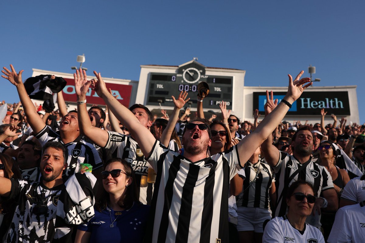Es oficial: el campeón de Sudamérica venció al campeón de Europa.

Botafogo 🇧🇷 1 Paris Saint-Germain 🇫🇷 0.