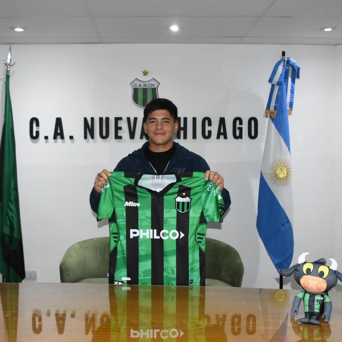 #MercadoDePases | 🤝 [OFICIAL] Francisco Nouet y Sergio "Melli" Ortiz son refuerzos de #Chicago. Ambos firmaron hasta diciembre de 2026, el primero libre de #TristanSuraez y el segundo a préstamo de #Independiente.