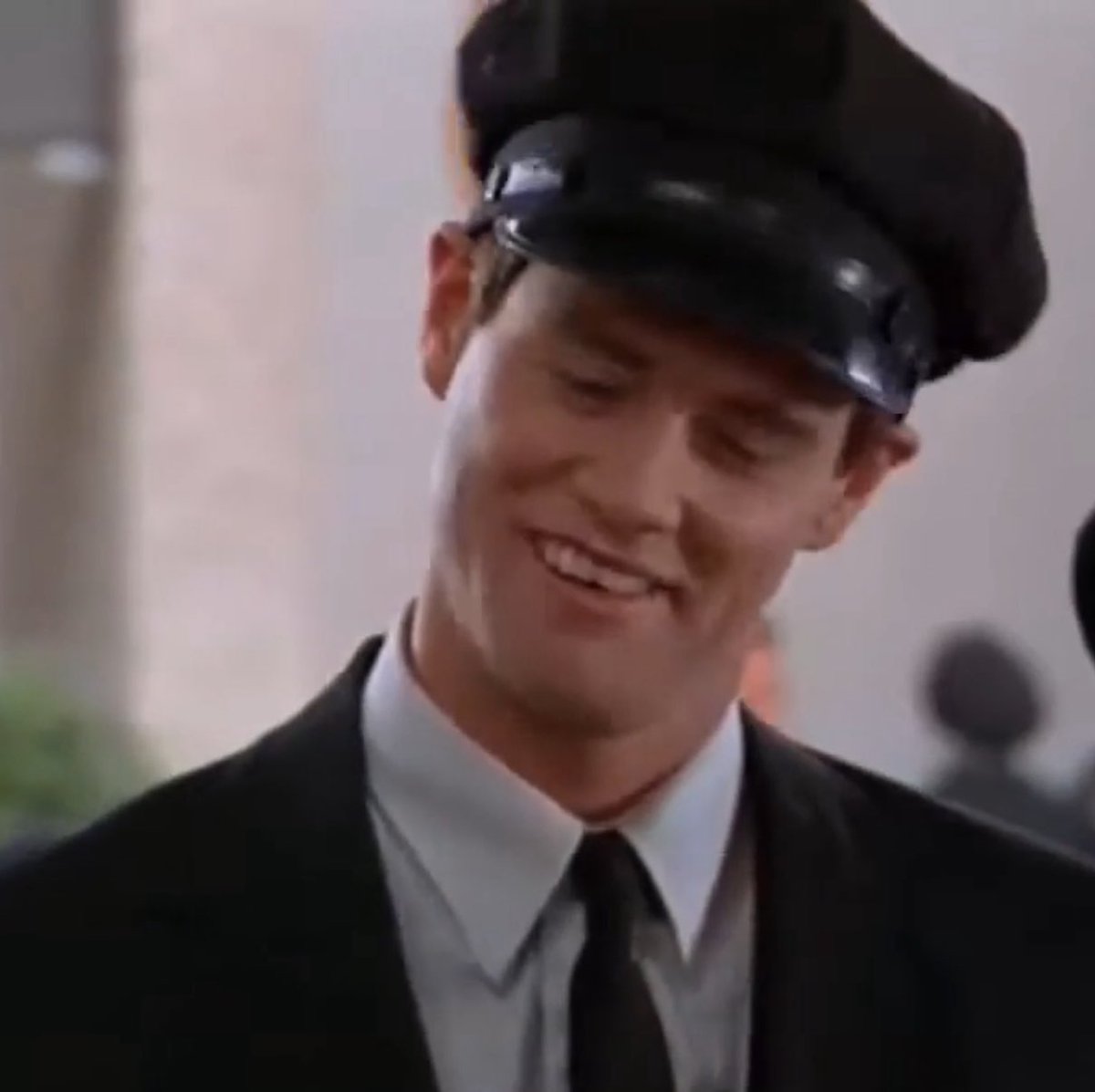 viki_pg's tweet photo. Que hace ahí Lloyd Christmas??  #MiNombreEsTVN https://t.co/3De04CBrMA