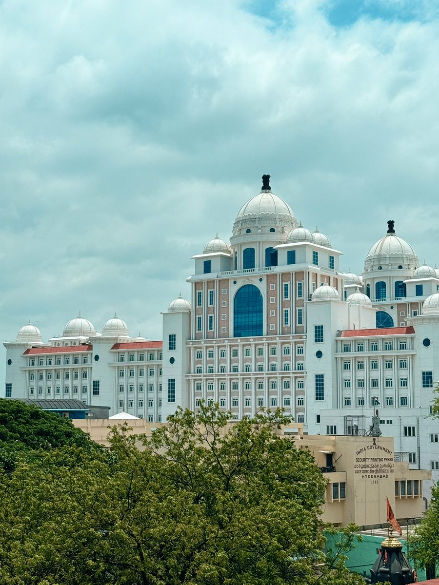 Venkatramredi's tweet photo. Majestic #telanganasecretariat #Hyderabad https://t.co/Q0rDzFiaZS