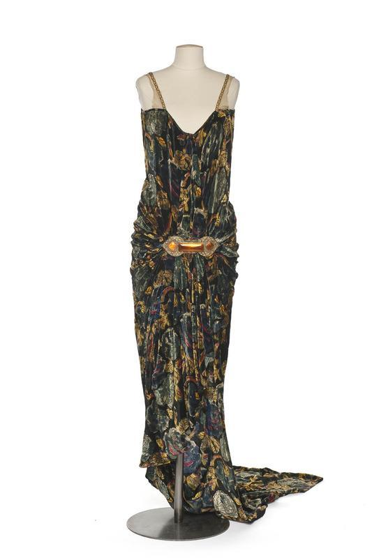 bowjtl's tweet photo. I’d look great in this https://t.co/jKG2jX5Kve
