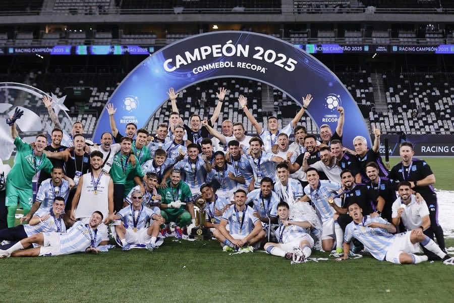 LaPizzuti_'s tweet image. El mismo once de Botafogo al que le ganamos 4-0 en el global de la Recopa Sudamericana hoy le ganó al campeón de la Champions League. Pero se habían desarmado, che.