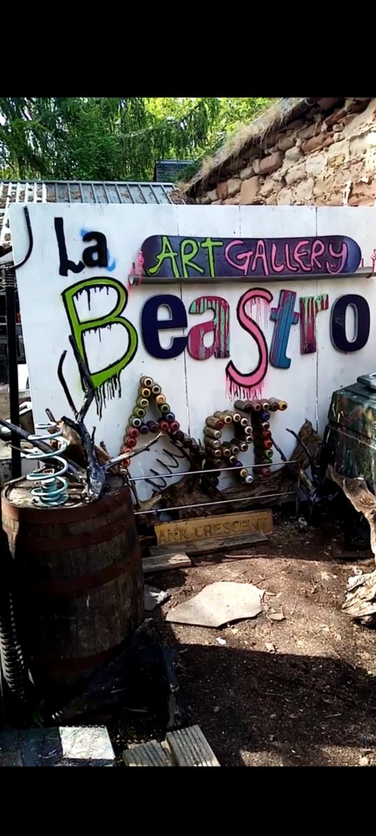headonart's tweet photo. Saying goodbye to my old Studio, affectionately known to all whom visited it over 15 years as "The Gentleman's Club"  Much art created &amp; Manys a good time had in that establishment 🎨🥂

#ArtistOnX #artscotland #artstudio https://t.co/Rgs3cRtFKr