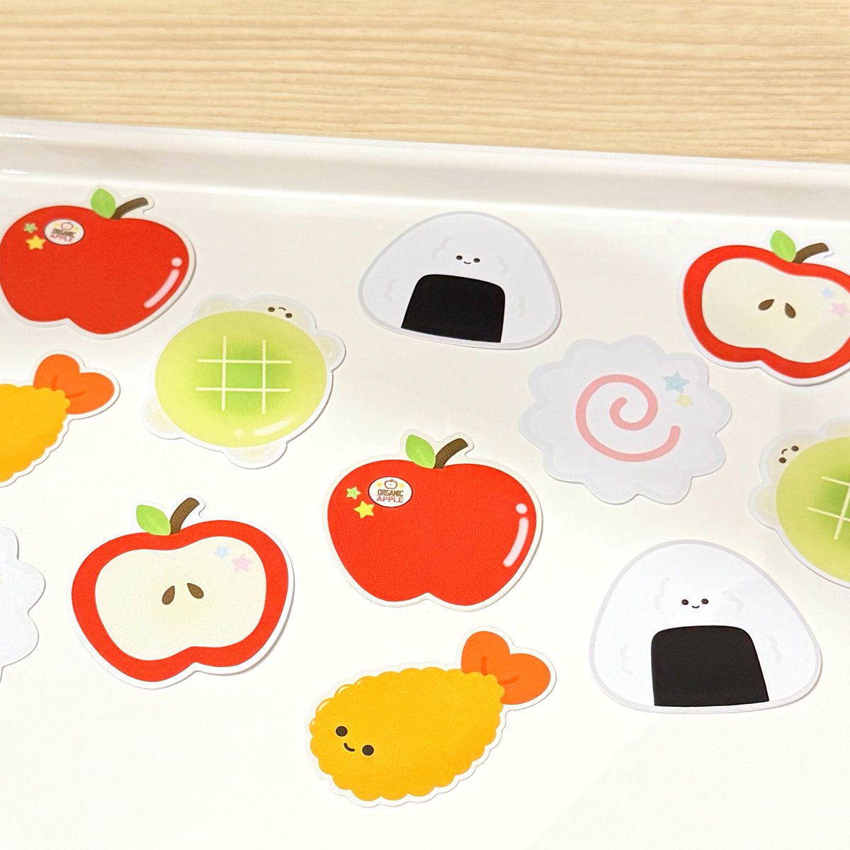 น้องๆสติกเกอร์เซ็ตใหม่ อยู่รวมๆกันแล้วน่ารักมากกก 😭🤟🏻 มาลองเลือกๆหยิบๆจับๆน้องได้ที่งาน #IFEXPO25 นะคะ บูธ B55-56 ค่ะ น้องกันน้ำ ลอกออกไม่มีคราบกาว ซื้อ 4 แถม 1 เหมือนเดิมเลยย~ 🍎🍙🍥🍤✨

#IFEXPO2025