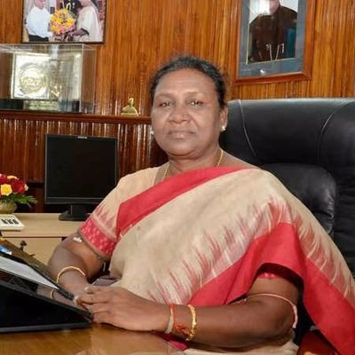 #महामहिम राष्ट्रपति श्रीमती द्रौपदी मुर्मू जी को जन्मदिन की बहुत-बहुत बधाई एवं शुभकामनाएं। 🎊🎂
#DroupadiMurmuji