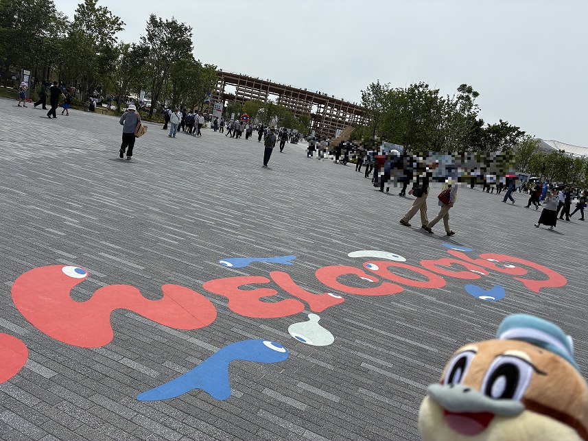 万博会場のゲート入ったところにあるこの文字って、実は、入ったときは