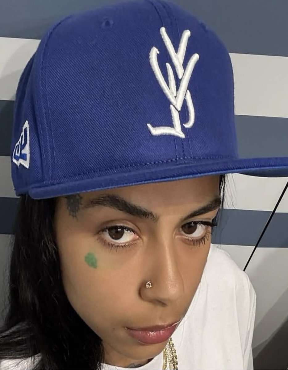 wavywagyutv's tweet image. Carti been in this whole fitted moment lately. Thoughts on his new #YVL grommet hat ⁉️

WAVY or WACK ?

.
.
.
.
.
.
#playboi #carti #gio #yvl #young #vamp #life #opium #seeyuh #fashion #runway #streetwear #celebrities #designer #style #reaction #reacts #wavywagyutv #wavy #wagyu