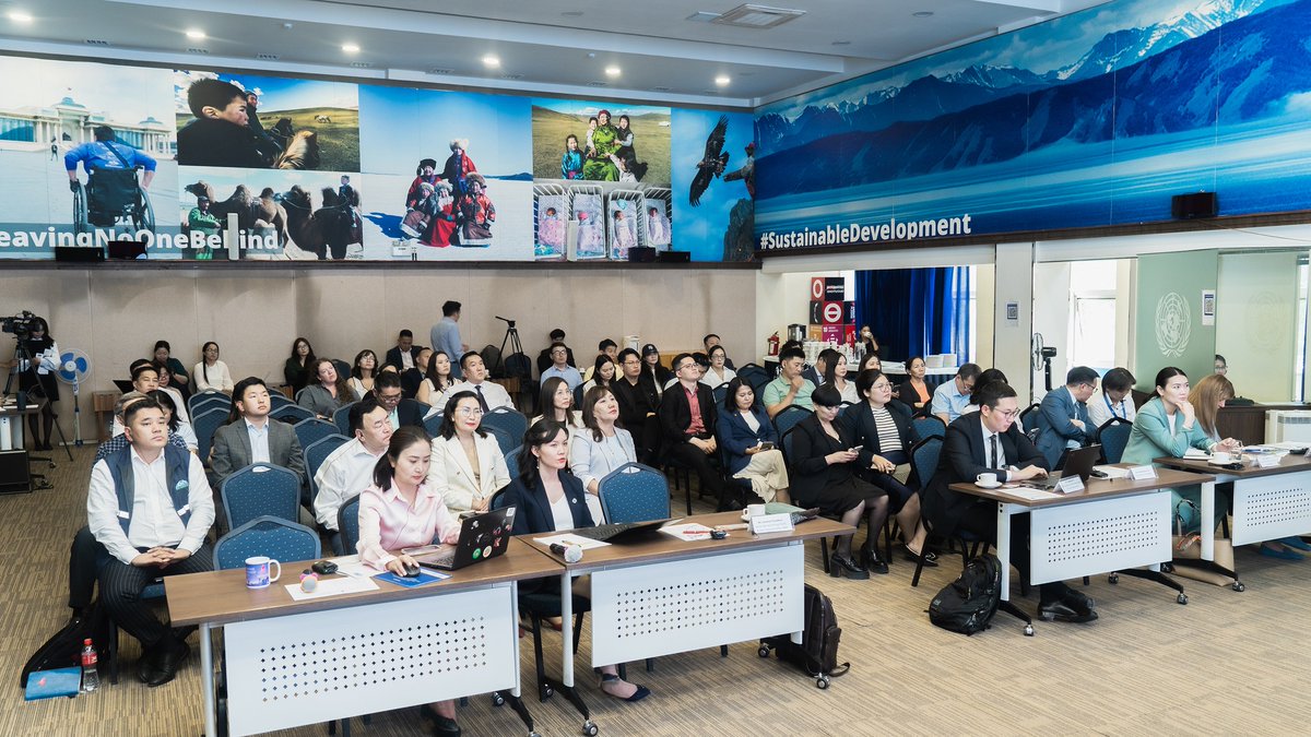 (НҮБ)-ын Хөгжлийн хөтөлбөр, “Эрдэнэс Монгол” нэгдэл хамтран Тогтвортой хөгжлийн зорилго (ТХЗ)-ын Нөлөөллийн стандартын талаарх ойлголтыг нэмэгдүүлэх зорилготой  хэлэлцүүлгийг  зохион байгууллаа.
🌐Дэлгэрэнгүй:        erdenesmongol.mn/mn/news/254