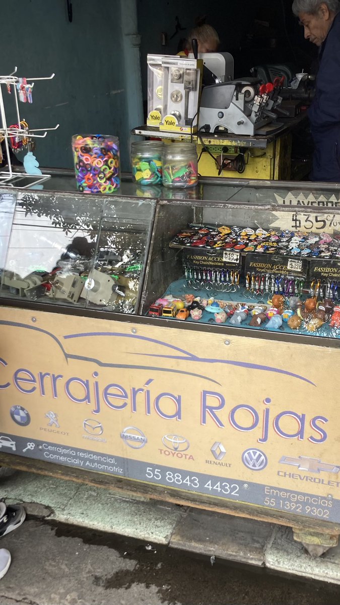 The way Mexico has soooo many old school craftsmen (and women) who do things the traditional way and are legit experts in their fields and take tremendous pride in the quality of their work.

#100RandomThingsILoveAboutMexico