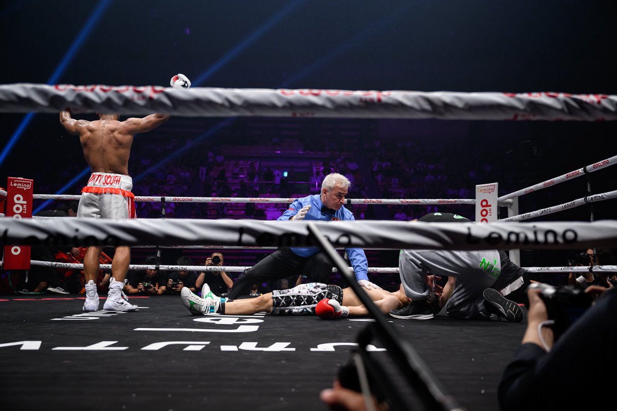 昨日の世界タイトルマッチはKO負けでした。
この試合に全て賭けてきましたが本当に残念な気持ちでいっぱいです。
僕のことを応援しに駆けつけてくれた皆様、配信から応援してくれていた皆様、初のウェルター級王者になるところをお見せすることができず本当に悔しく、申し訳ない気持ちでいっぱいです。