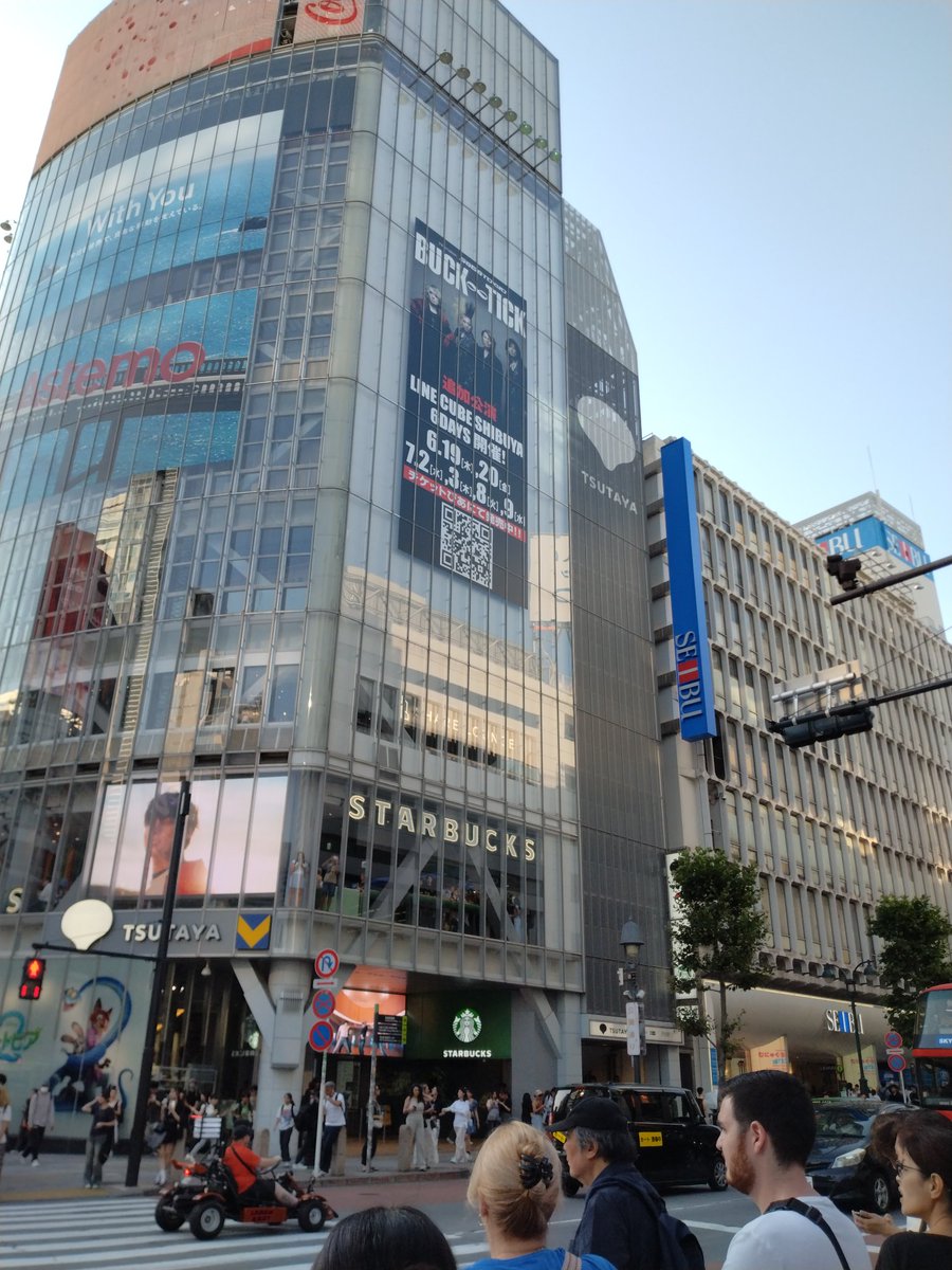 hikomichi's tweet photo. 昨日は渋公までBUCK-TICKのLIVEに行きました!
カッコよかった〜ヒデ歌うのがますます上手くなってた！
#BUCKTICK https://t.co/T6MxOvOBh2