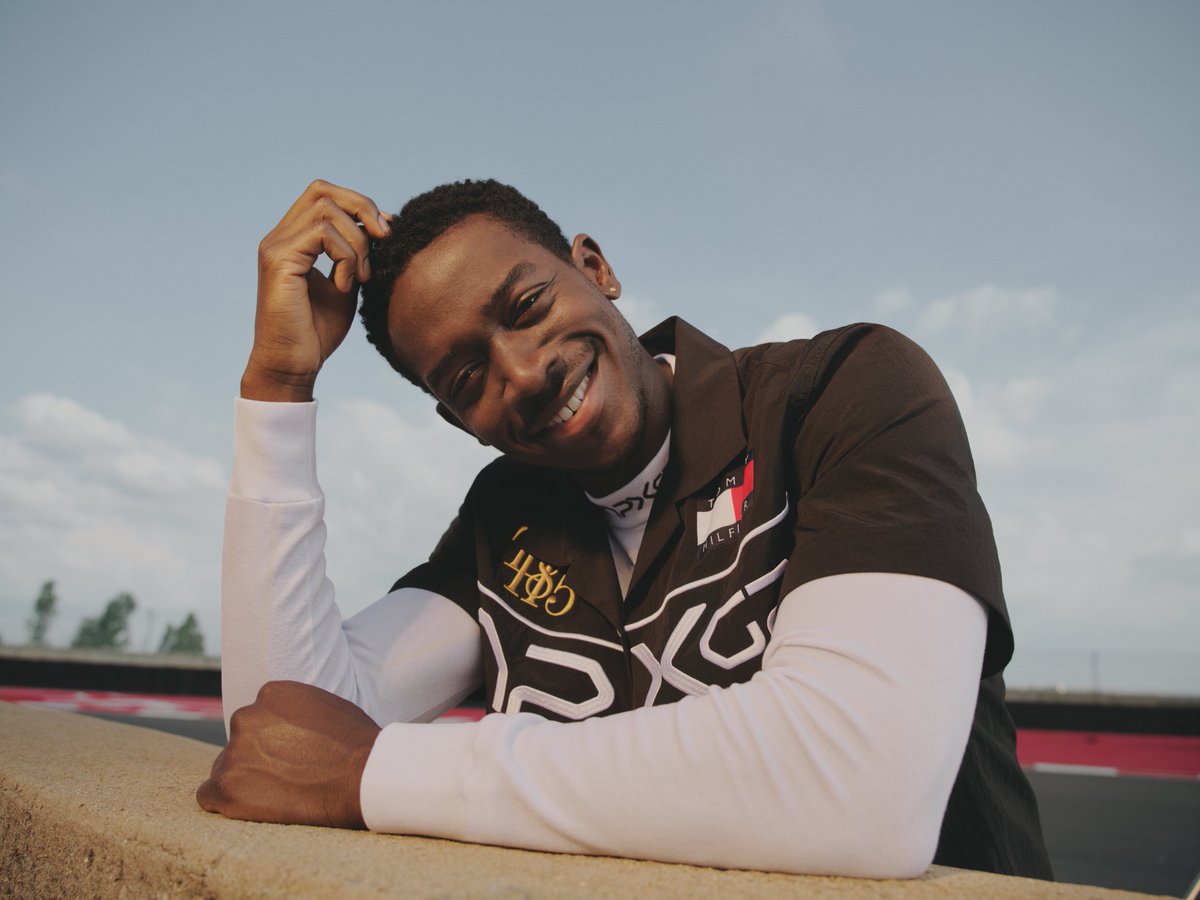 ダムソン・イドリス が魅せるAPXGPコレクション。 架空のF1レーシング