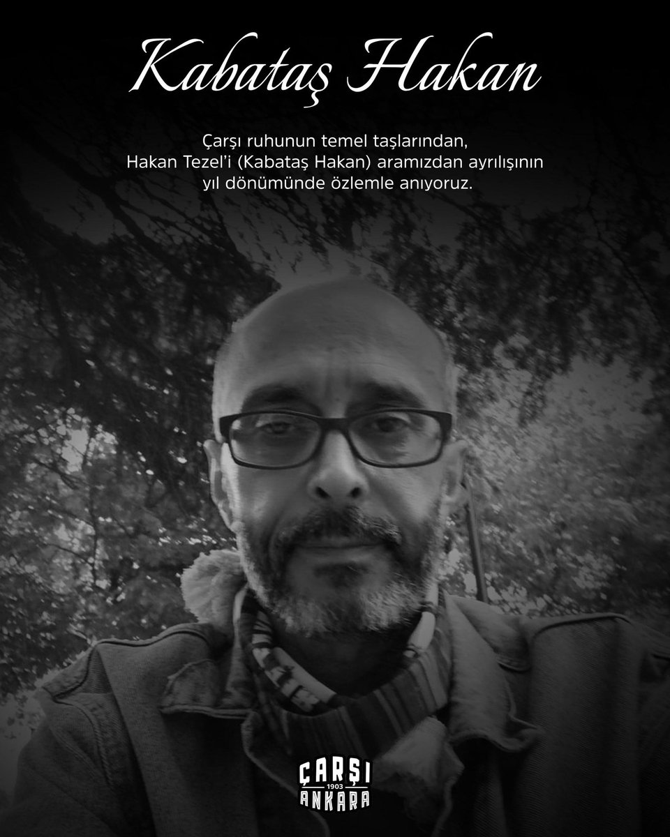 Beşiktaş Tribünün önde gelen emekçilerinden Kabataş Hakan’ın vefatının 1.yıldönümünde saygı ve özlemle anıyoruz.