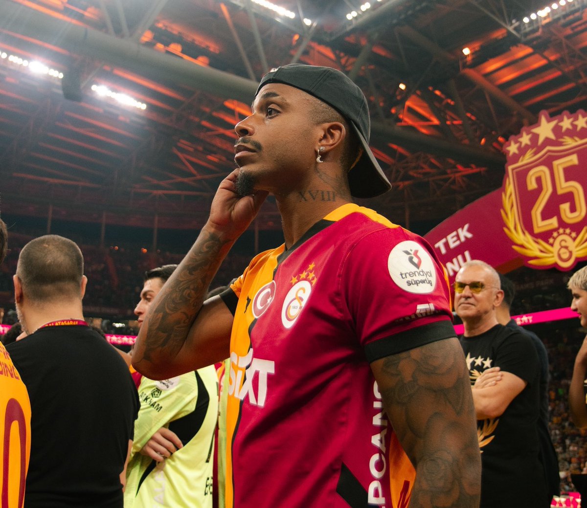 🔥 Lemina için Al Shabab 10 Milyon Euro teklif etti.

Bu parayı iyi bulan arkadaşlar Cuesta’ya 8 Milyon Euro verdiğimizi unutmasın. Bu adam satılamaz satılması teklif dahi edilemez!