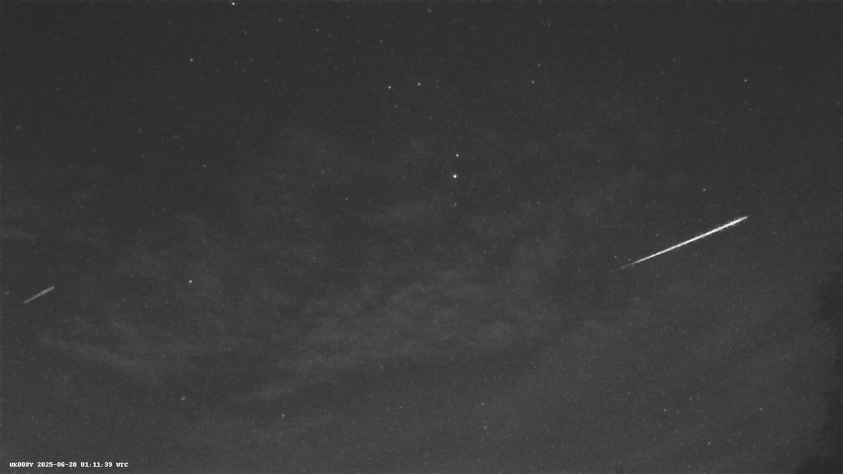 Meteor 20June25 01:11:40 UT captured by <a href="/CardiffAS/">CardiffAS</a> camera UK008V <a href="/BannauB/">Bannau Brycheiniog (Brecon Beacons) National Park</a> Visitor Centre.
mass 0.26g, abs. mag -3.0
best visual mag -2.3
Detail: archive.ukmeteors.co.uk/reports/2025/o…