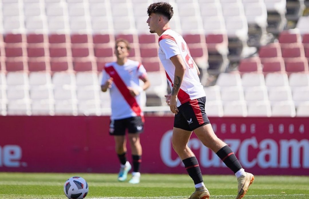 🚨 Leo Mascaró no continuará en el Sevilla la próxima temporada 🚨

✍️ Esta temporada la ha jugado en nuestro Sevilla Atlético.

📈 Ha disputado 9 partidos, en los que tan solo ha disfrutado de 145 minutos.

🔙 Pone fin así a 3 años vistiendo nuestra camiseta.