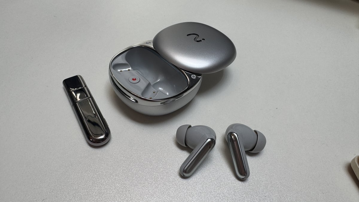 chesmin2009's tweet image. VRじゃないチャンネル更新しました。

クラファン700万突破中！！ 
めんどくさい議事録から解放！
リアルタイム文字起こしと翻訳がやばい！
AIイヤホン&amp;amp;レコーダー『ViaimRecDot』をレビュー🎧✨ 

➡️動画はこちら！ [youtu.be/pb-0xma_VaE]

#ViaimRecDot #AIイヤホン #文字起こし #翻訳…