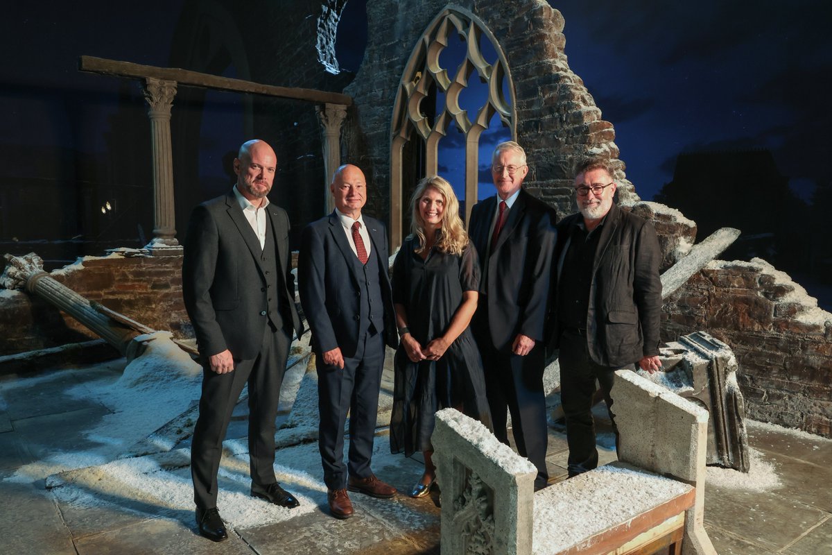 NIOgov's tweet image. 🎥 Congratulations to Studio Ulster, the world-leading virtual production studio which officially launched yesterday!
👇Secretary of State @hilarybennmp toured the Belfast studio, which is part funded by UK Government, including £25.2m via the Belfast Region City Deal.