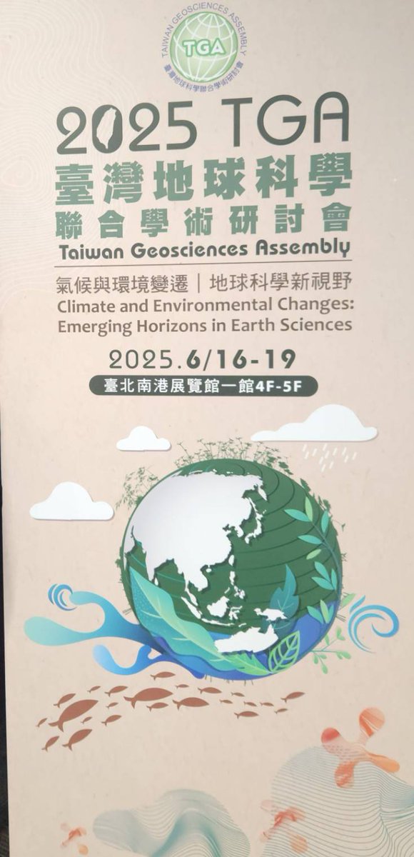 Our lab had a great time at the Taiwan Geosciences Assembly in Taipei this week.  A great way to learn about the vast array of marine science being done here in Taiwan - talks spanned research on sponges to barnacles to blue carbon...and corals too, of course! #Taiwan