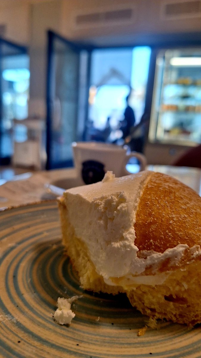 Maritozzo da Casti, via Roma 😍 

#Cagliari