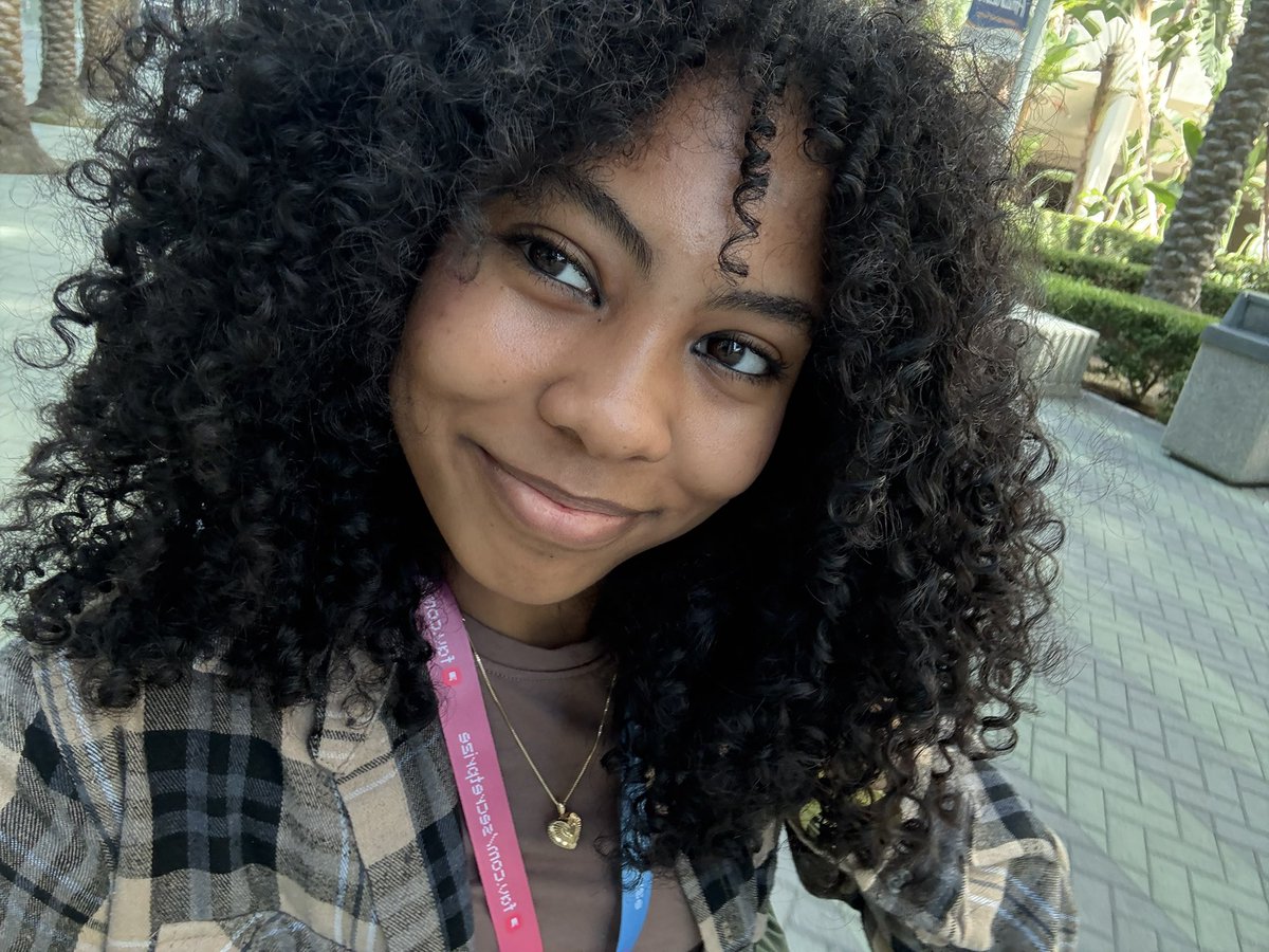DarkEyebrowss's tweet image. Im 22!