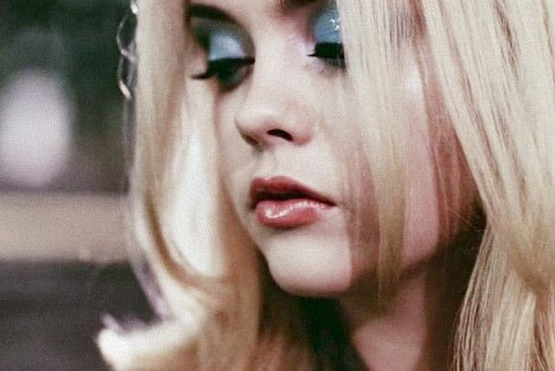 TheCinesthetic's tweet photo. christina ricci in buffalo'66 (1998) https://t.co/QiRgVeQFFQ
