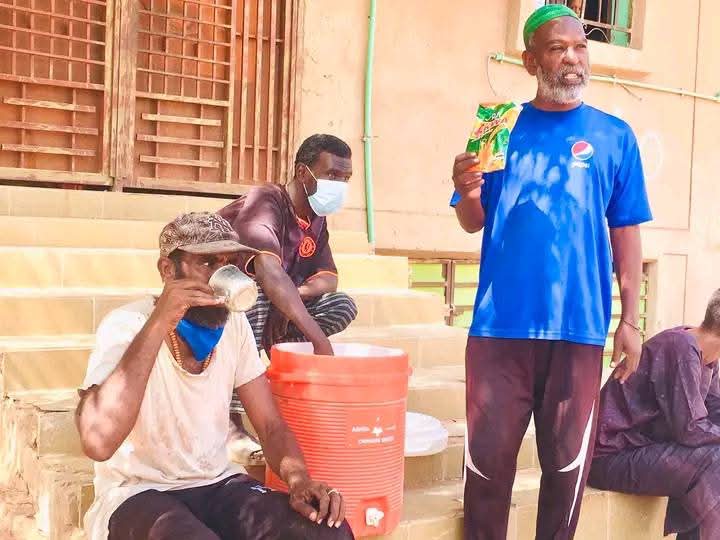 متطوعون ينظمون حملة نظافة وإصحاح للبيئة وإزالة مخلفات الحرب بمنطقة امتداد ناصر بالخرطوم

#واكب_مجتمع