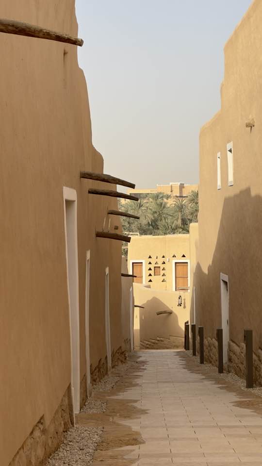 ممر مشاة في حي الطريف في الدرعية قرب الرياض
A walkway at Al-Turaif in Diriyah near Riyadh