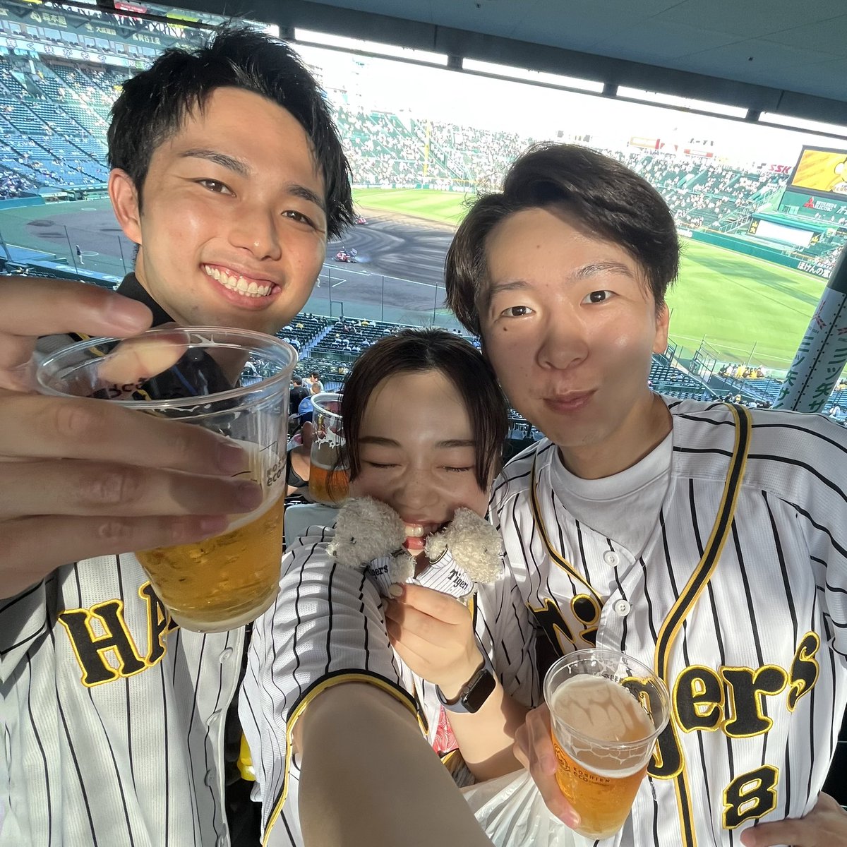 kaedamashi's tweet photo. #虎エール　#バックスクリーンに映りたい　#阪神大好き　#ビールワンコインデー　#3150000000 https://t.co/uFKwTGTX7s